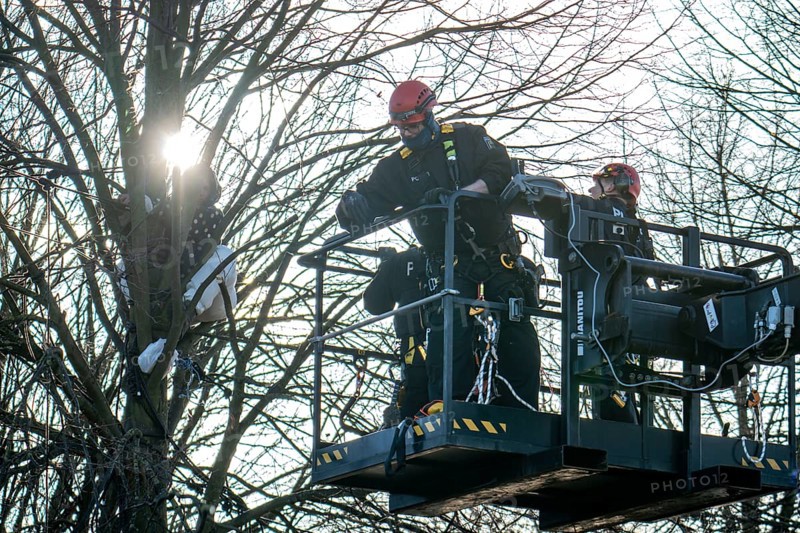 Beginning of the eviction of the Lützerath hamlet, camp of climate activists and squatters, at the Garzweiler 2 opencast lignite mine, by the police, Erkelenz, North Rhine-Westphalia, Germany, Europe