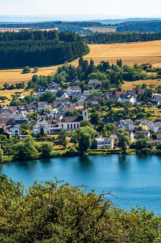 Schalkenmehrener Maar, Vulkaneifel, Vulkansee, Eifel, Rhineland-Palatinate, Germany, Europe
