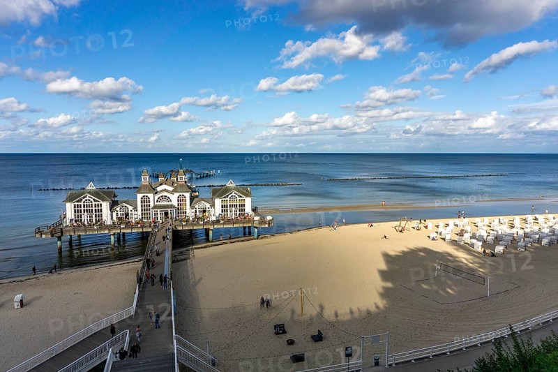 The Sellin pier, 394 metres long, with restaurant, jetty, beach chairs, island of Rügen, Mecklenburg-Western Pomerania, Germany, Europe