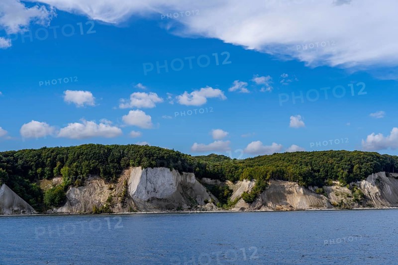 The chalk cliffs of Rügen, cliffs of the Stubbenkammer, in the Jasmund National Park, view of the Baltic Sea and the chalk cliffs coast, between Sassnitz and Lohme, Mecklenburg-Western Pomerania, Germany, Europe