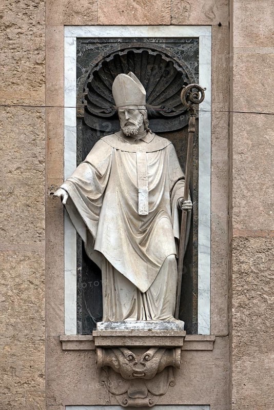 Figure of a saint on the main façade of the Gesú Church, Via di Porta Soprana, 2, Genoa, Italy, Europe