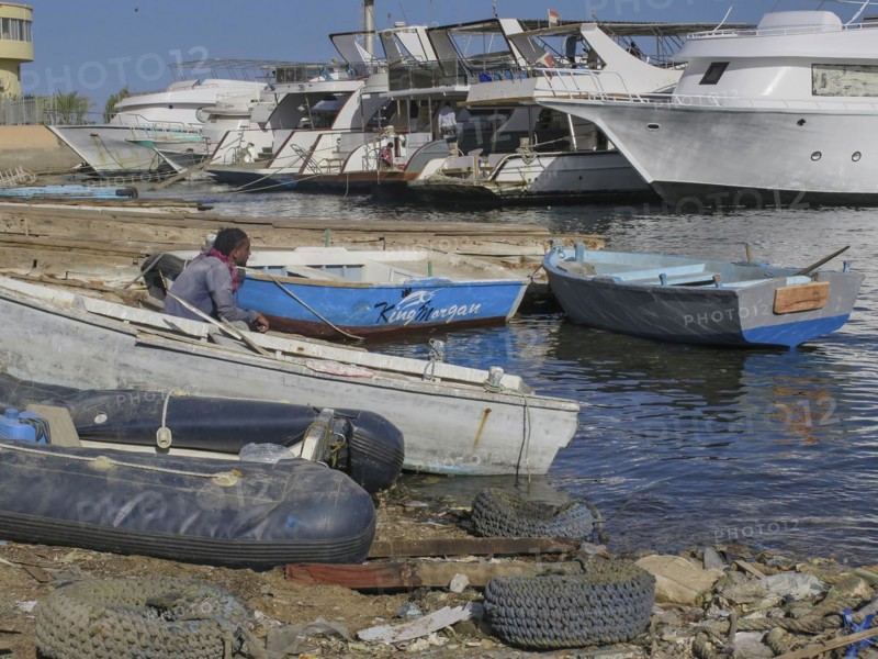 Labourer, boat building and repairs, yacht shipyard, Hurghada, Egypt, Africa