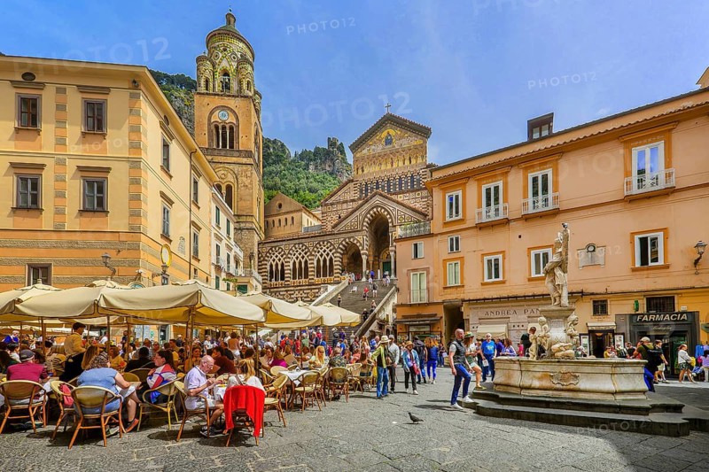 Street café and fountain on the cathedral square with cathedral in the historic centre, Amalfi, Amalfi Coast, Amalfitana, Campania, Italy, Europe