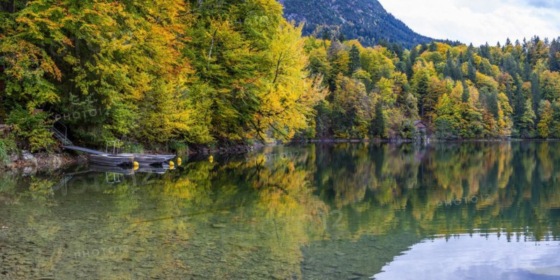 Freibergsee lake in autumn, near Oberstdorf, with the Allgäu Alps behind it, Allgäu, Bavaria, Germany, Europe