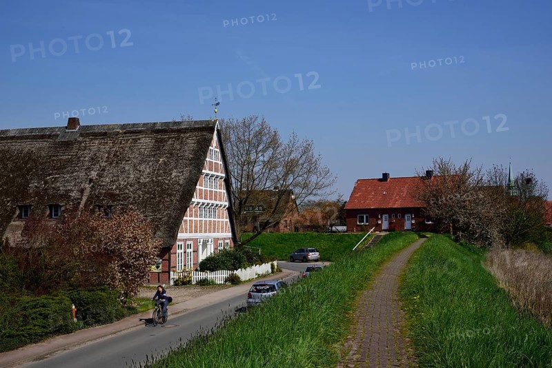 Deutschland, Niedersachsen, Steinkirchen, Bauernhaus mit Holzfachwerk