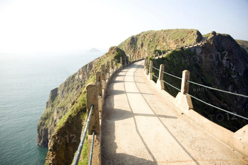 La Coupee narrow track between Sark and Little Sark, Island of Sark, Channel Islands, Great Britain