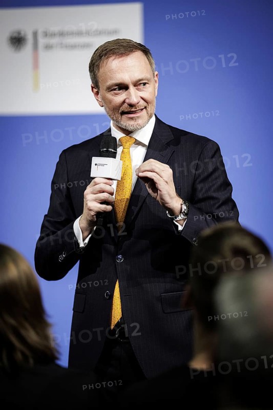 Citizens' dialogue tour of the Federal Ministry of Finance NOW In dialogue with Christian Lindner, Federal Minister of Finance, in Lübeck, 06.02.2024. Photographed on behalf of the Federal Ministry of Finance