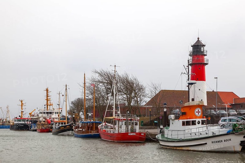 Büsum fishing harbour with lighthouse, Büsum, North Sea, Schlewig-Holstein, Germany, Europe
