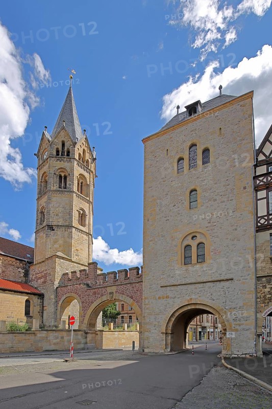 Nikolaikirche and historic Nikolaitor, city gate, city tower, Karlsplatz, Eisenach, Thuringia, Germany, Europe