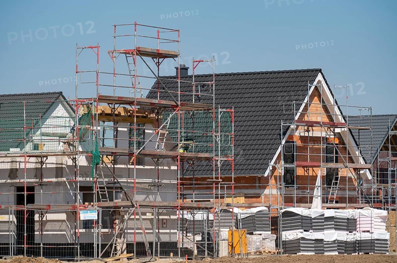 New development area, Am Schwan, in Wesel, where 70 detached and semi-detached houses are being built, Lower Rhine, Germany, Europe