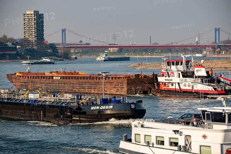 Cargo ships on the Rhine near Duisburg, pushed convoy, tanker, HGK, behind the Friedrich-Ebert-Brücke, Ruhrort, North Rhine-Westphalia, Germany, Europe