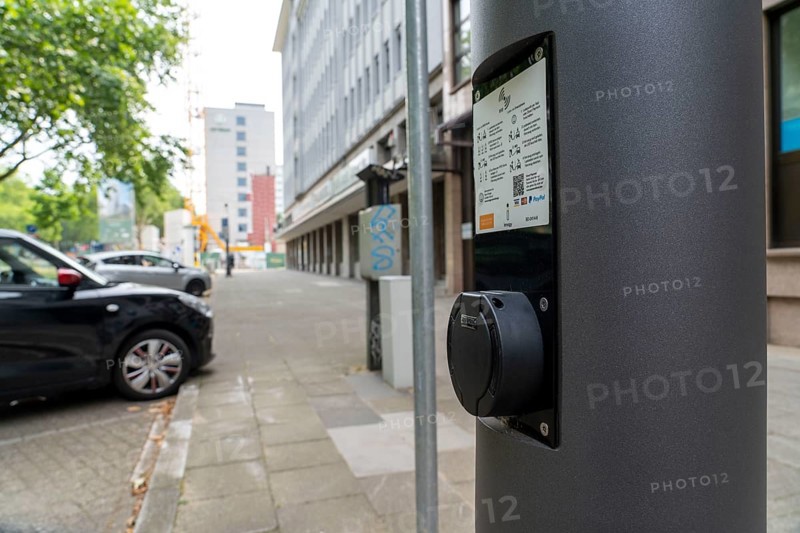 E-charging station in new smart poles, intelligent street lamps, test run, EON and the city of Essen are testing street lamps that measure environmental data, offer electricity for electric cars, are parking guidance systems, offer WLAN, are emergency call pillars and digital display panels, Essen, North Rhine-Westphalia, Germany, Europe