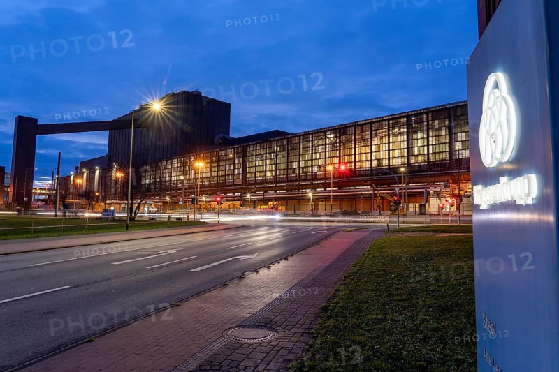 Duisburg-Bruckhausen steel site, ThyssenKrupp Steel, Oxygenstahlwerk 1, on Kaiser-Wilhelm-Straße, petrol station, North Rhine-Westphalia, Germany, Europe