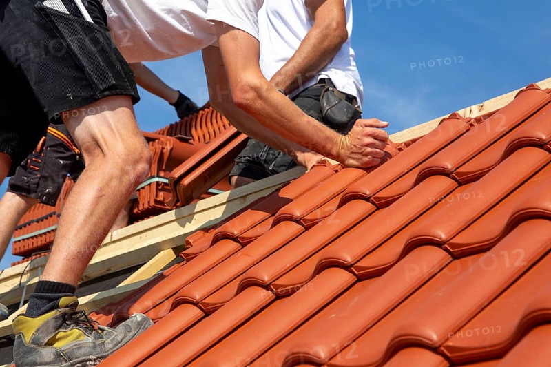 Roofing work, re-roofing of a tiled roof