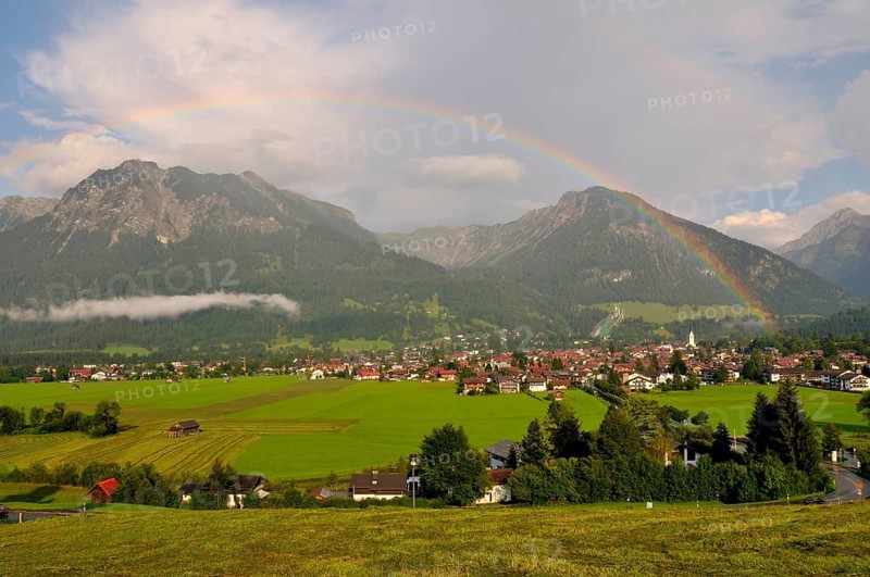 View over Oberstdorf with rainbow on Rubihorn and Geißalphorn, Schattenberg on the right, Oberallgäu, Bavaria, Germany, Europe