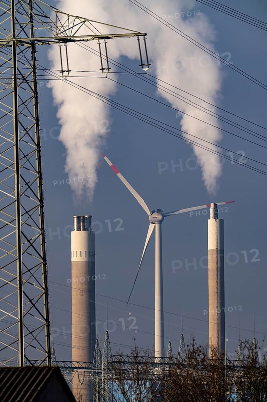 High-voltage power line, high-voltage pylon, chimney of the RZR Herten waste-to-energy plant, waste incineration, wind power plant on the Hoppenbruch slag heap, North Rhine-Westphalia, Germany, Europe