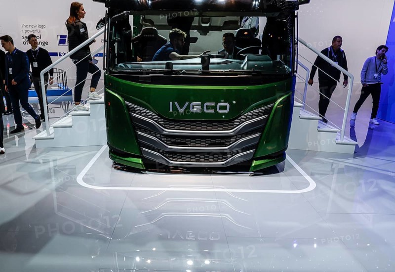 Visitors to the IAA Transportation trade fair take a look at an IVECO driver's cab, Hanover, 18/09/2024, Hanover, Lower Saxony, Germany, Europe