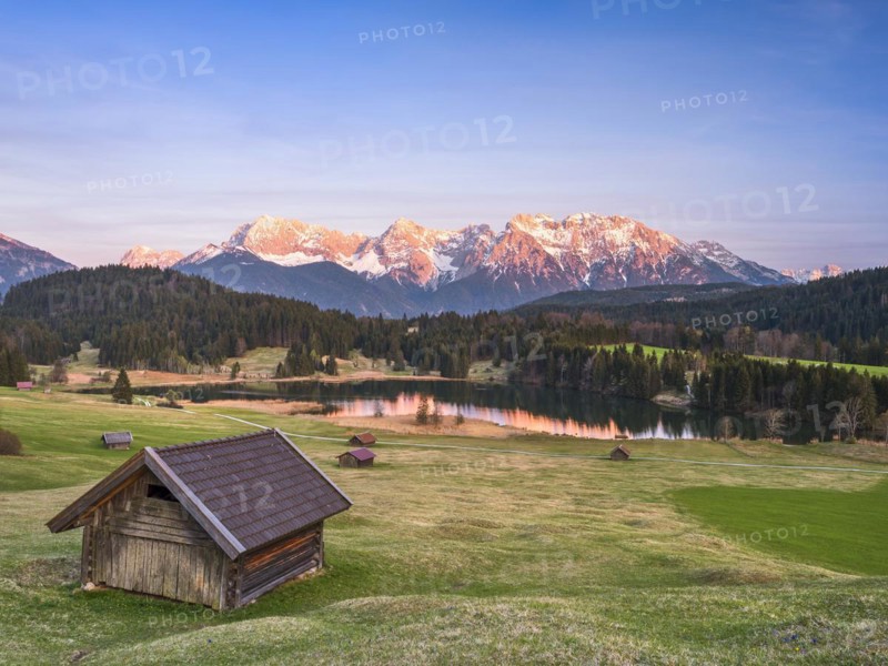 Huts at Geroldsee or Wagenbrüchsee, sunset, Krün near Mittenwald, Karwendel, Werdenfelser Land, Upper Bavaria, Bavaria, Germany, Europe