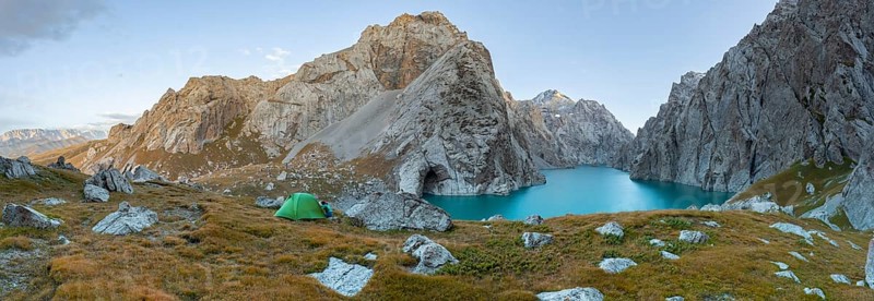 Wild camping, camping in the wilderness with a tent in front of mountain lake Kol Suu, Sary Beles Mountains, Naryn Province, Kyrgyzstan, Asia