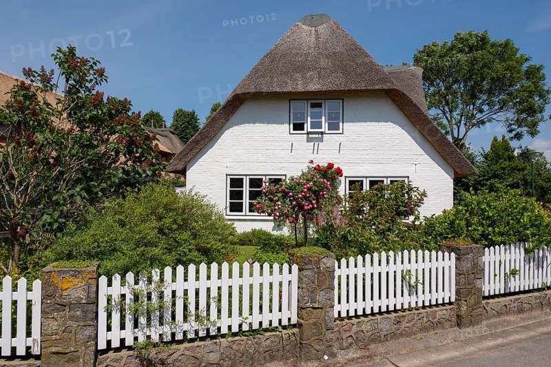 Frisian house, thatched house, Nieblum, Föhr, North Sea island, North Frisia, Schleswig-Holstein, Germany, Europe