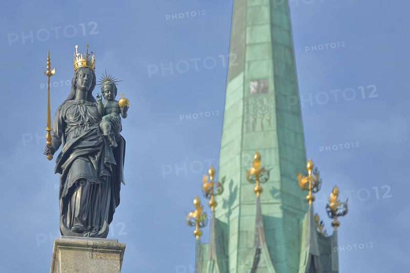 Madonna figure with golden crown and blurred spire of Our Lady, Minster, sceptre, baby Jesus, arm, hold, carry, cropped, golden, orb, Marian column, confessional square, Constance, Obersee, Lake Constance, Lake Constance area, Baden-Württemberg, Germany, Europe