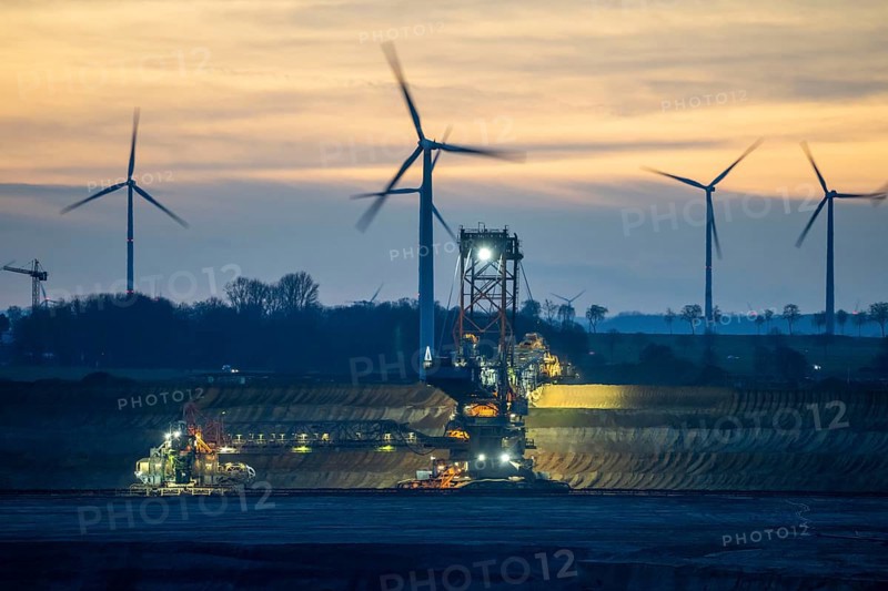 Opencast lignite mine Garzweiler 2, bucket wheel excavator, excavator at the hamlet of Lützerath, wind farm, near Erkelenz, North Rhine-Westphalia, Germany, Europe