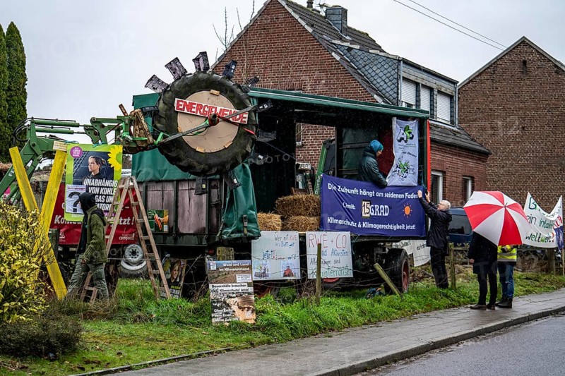 Demonstration against the demolition of the lignite village of Lützerath, from the village of Keyenberg the demonstrators marched to the edge of the Garzweiler open-cast mine and on to the rest of the village of Lützerah, Erkelenz, North Rhine-Westphalia, Germany, Europe