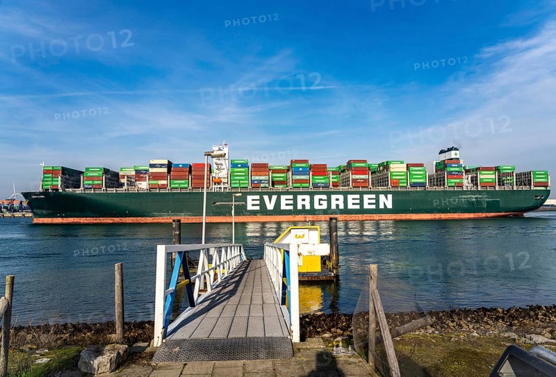 Harbour tugs bring the container freighter Ever Globe to its berth at Hutchison Ports ECT Euromax, at the Yangtzekanaal on Maasvlakte 2, Rotterdam, Netherlands