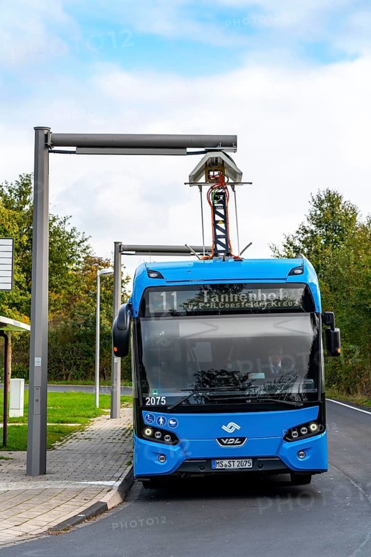 Electric bus from Stadtwerke Münster, at a fast charging station, bus stop, Dieckmannstrasse bus turnaround in Münster Gievenbeck, 16 electric buses are currently running on green electricity in Münster, North Rhine-Westphalia, Germany, Europe