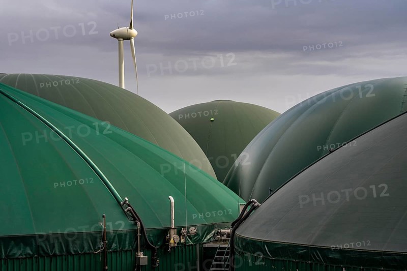 Biogas plant, the gas is produced from various biomass, including waste from the food industry, the electricity is generated in combined heat and power plants with the biogas produced and fed into the grid, the heat is sent to 70 households via a local heating network, part of the gas is processed and fed into the Thyssengas gas network, Anröchte, North Rhine-Westphalia, Germany, Europe