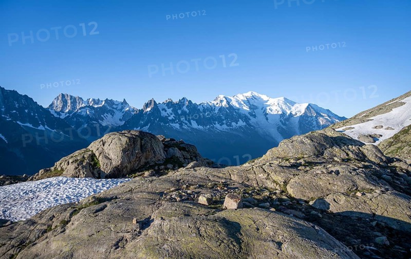Mountain landscape at sunrise, mountain peak, Grandes Jorasses, Aiguille du Moine, Mont Blanc, Mont Blanc massif, Chamonix-Mont-Blanc, Haute-Savoie, France, Europe