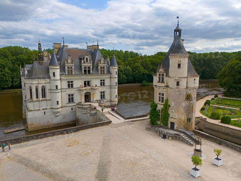 Renaissance castle with separate tower and moat, directly on the river and surrounded by greenery, aerial view, Chenonceau Castle, Château de Chenonceau, moated castle, Chenonceaux, Cher River, France, Europe