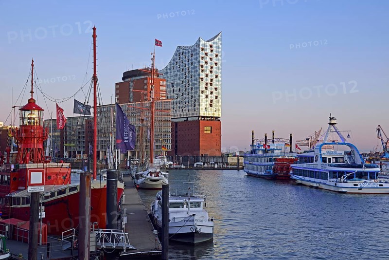 Europe, Germany, Hamburg, Elbe, harbour, Elbe Philharmonic Hall, historic lightship, restaurant, view to Elbe Philharmonic Hall, evening light, Europe