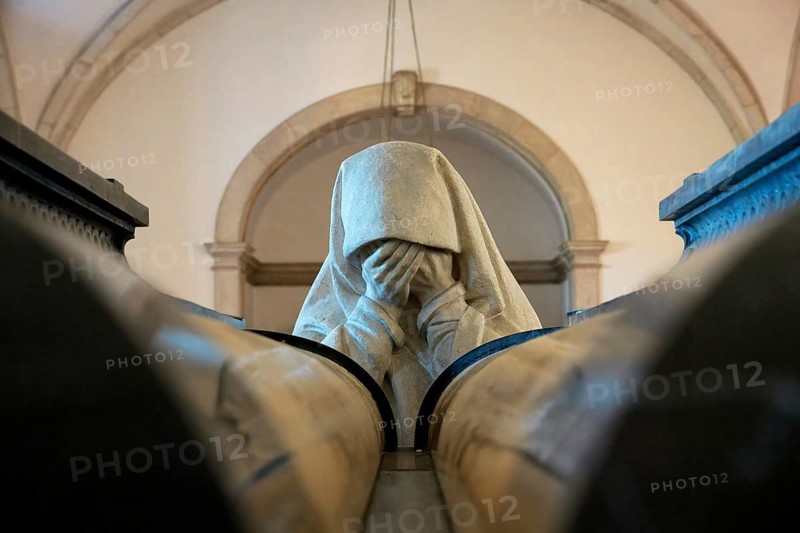 Monastery of Sao Vicente de Fora, Royal Pantheon of the Braganca family, Sculpture of a woman praying in front of the tomb of Carlos I, Lisbon, Portugal, Europe