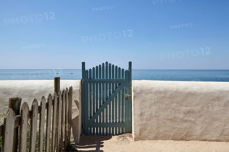 Door to the sea in Saint-Clément-des-Baleines, Département Charente-Maritime, Nouvelle-Aquitaine, France, Europe