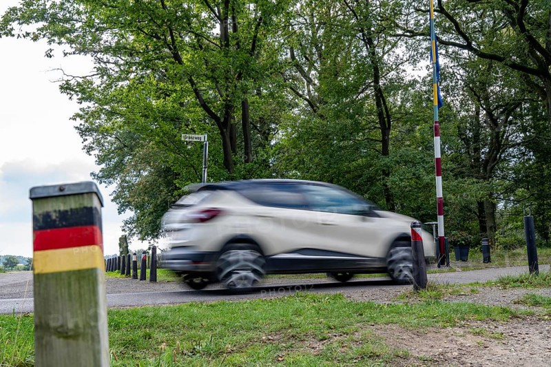The so-called Green Border, at the former border crossing Grenzweg near Straelen-Kastanienburg and NL Velden, between Germany and the Netherlands, adventure trail for children, the Smugglers' Trail, North Rhine-Westphalia, Germany, Europe