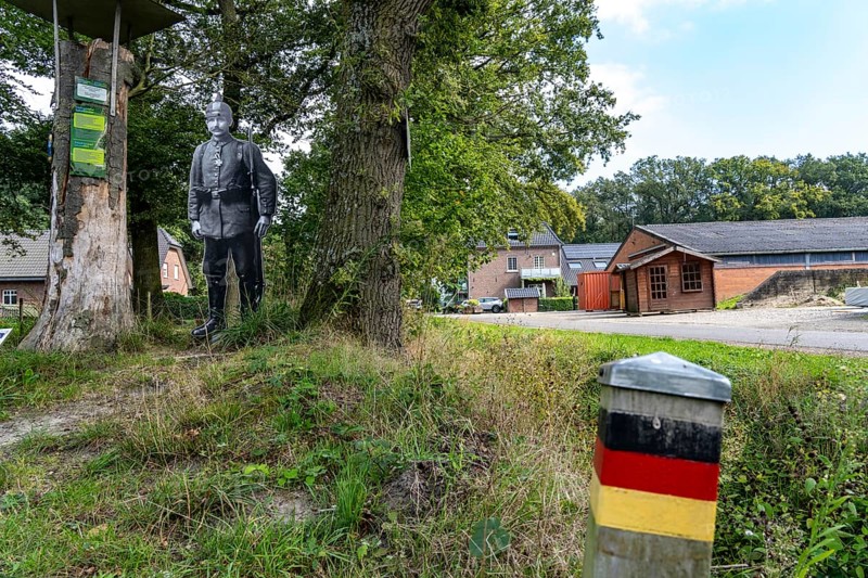 The so-called Green Border, at the former border crossing Grenzweg near Straelen-Kastanienburg and NL Velden, between Germany and the Netherlands, adventure trail for children, the Smugglers' Trail, North Rhine-Westphalia, Germany, Europe