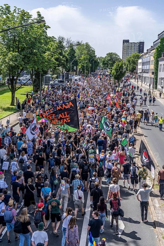 Demonstration against the AFD party conference in Essen, several tens of thousands of demonstrators marched from the main railway station to the Grugahalle and on to a rally, Essen, North Rhine-Westphalia, Germany, Europe