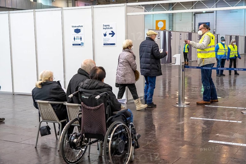 Start in the vaccination centre for corona vaccinations, in a hall of Messe Essen, for people over 80 years of age who do not live in nursing homes, waiting area, vaccination routes for a daily vaccination of up to 2400 people, operated by the Association of Statutory Health Insurance Physicians, Essen, North Rhine-Westphalia, Germany, Europe