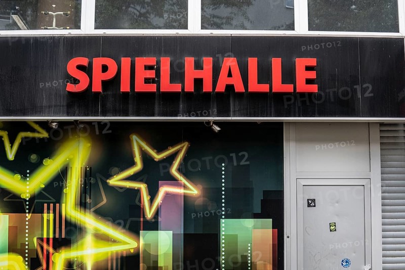 Arcade, closed, Northern city centre, Viehoferstrasse, Essen, North Rhine-Westphalia, Germany, Europe