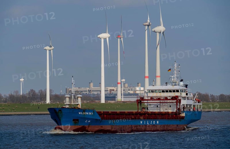 Cargo ship in the Ems estuary, wind turbines, Lower Saxony, Germany, Europe
