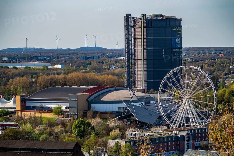 Neue Mitte Oberhausen, Gasometer exhibition hall, Ferris wheel at Westfield Centro shopping centre, Rudolf Weber-Arena, North Rhine-Westphalia, Germany, Europe