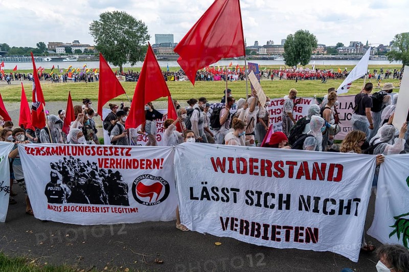 Demonstration against the planned assembly law in North Rhine-Westphalia, in Düsseldorf, various left-wing groups and football fans, Ultras, from Fortuna Düsseldorf and 1.FC Köln, protest, North Rhine-Westphalia, Germany, Europe
