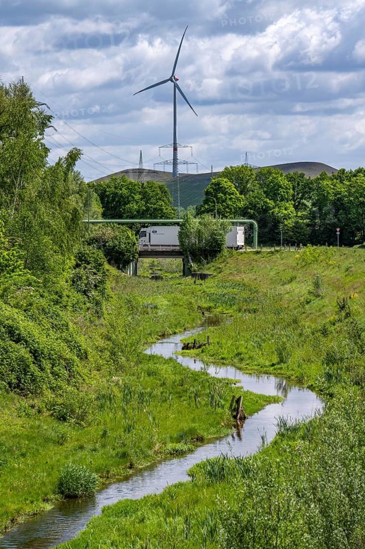 The Boye, stream, runs for 13.8 km through the cities of Gladbeck, Bottrop (photo) and Essen, a former sewer, wastewater river, since 2017 the wastewater has been canalised, the Boye is wastewater-free and in large parts, as here in Bottrop, renaturalised, part of the Emscher conversion project, North Rhine-Westphalia, Germany, Europe