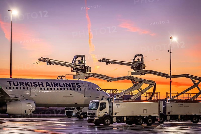 Frost at the airport, a Turkish Airlines aircraft is de-iced in front of sunrise. Airbus A321-231, Fraport, Frankfurt am Main, Hesse, Germany, Europe