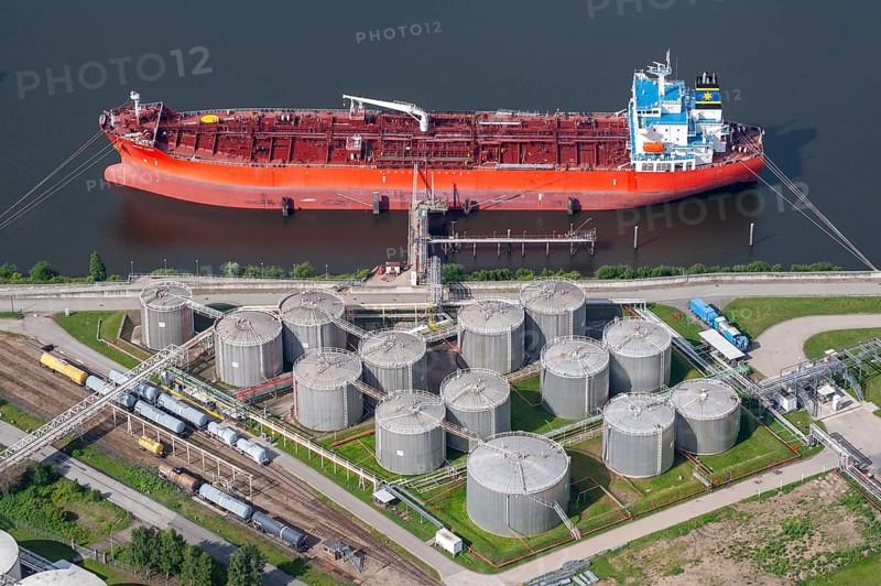 Aerial photo, oil tanker, chemical tanker, Astir Lady, tank farm, harbour, Elbe, Hamburg, Germany, Europe