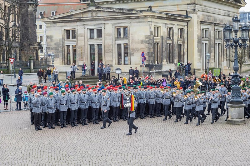 Public roll call of the Army Officers' School on Theatre Square: Bundeswehr honours and bids farewell to young soldiers, Dresden, Saxony, Germany, Europe