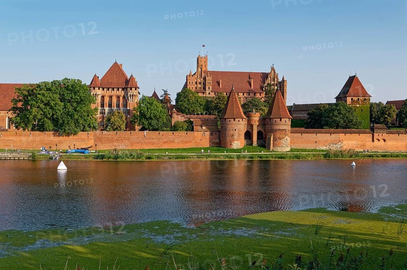 Marienburg Monastery, brick Gothic-style castle and former seat of the Teutonic Order, in the town of Marienburg in northern Poland. The castle is located on the River Nogat. It is a UNESCO World Heritage Site. Malbork, Pomerania, Poland, Europe