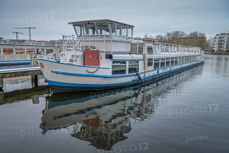 Jetty, boats, winter rest, star and circle, Treptower Park, Treptow, Treptow-Köpenick, Berlin, Germany, Europe