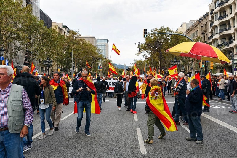 Crowd at demonstration, Spanish bank holidays, 12 October 2016, autonomy, nationalism, Barcelona, Spain, Europe